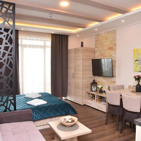 Apartman Pleasure M4 Milmari Apartment *